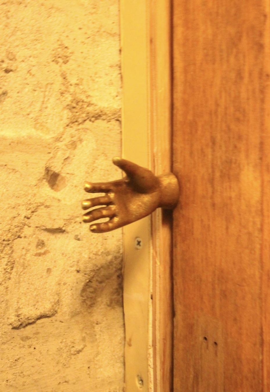 神戸市中央区花隈町の賃貸物件/一瞬触れるのをためらうトイレの取手