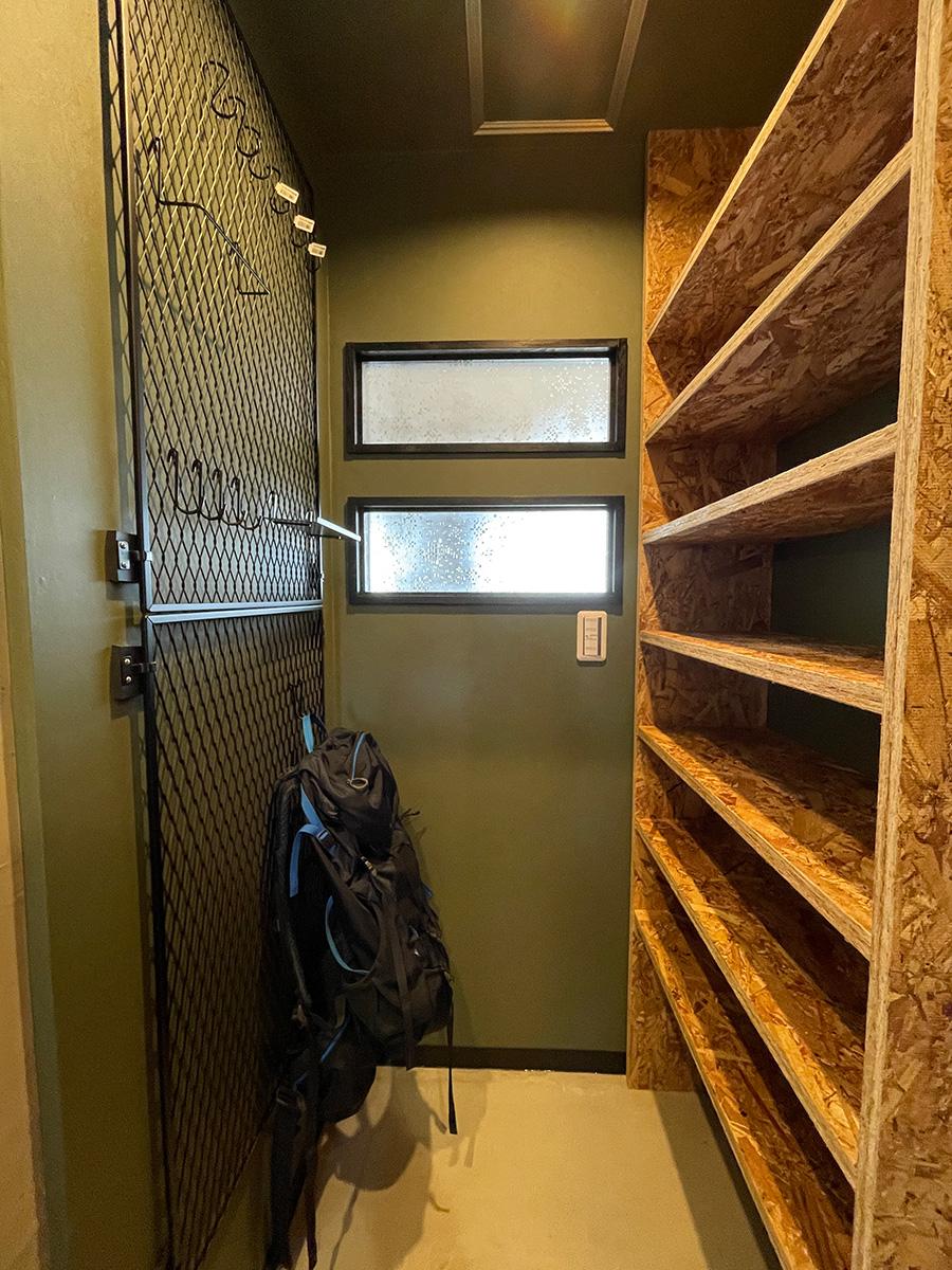 神戸市北区ひよどり台の売買物件/アウトドア魂をくすぐられる玄関収納