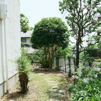 西宮市甲陽園目神山町の売買物件/庭へのアプローチ