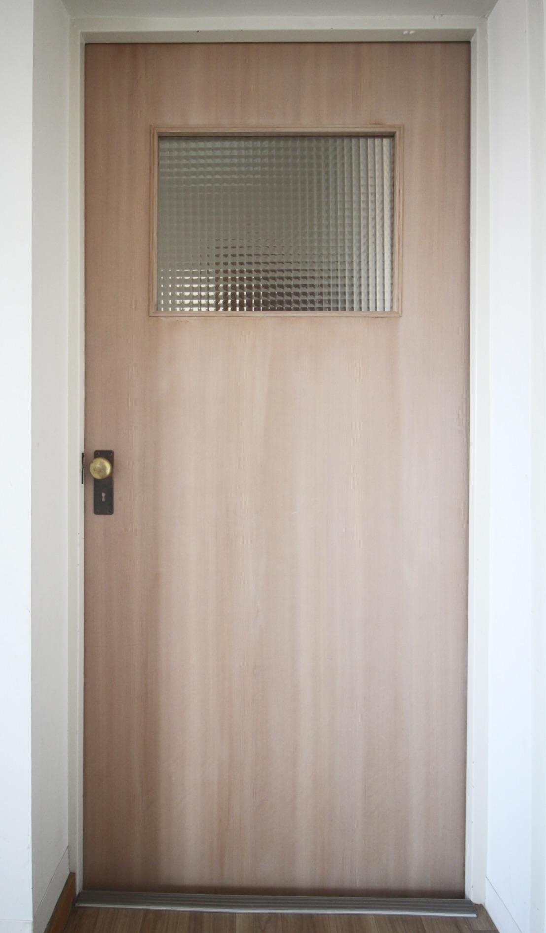 加古郡播磨町北本荘の賃貸物件/木製ドア