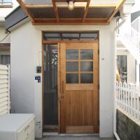 神戸市灘区篠原中町の賃貸物件/路地の先にこんな魅力的なドアがあると、つい中に入りたくなります