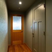 宝塚市すみれガ丘の売買物件/グレートーンや建具も素敵