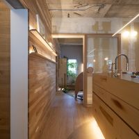 伊丹市稲野町の売買物件/天井の剥き出しコンクリートと木の塩梅がグッド