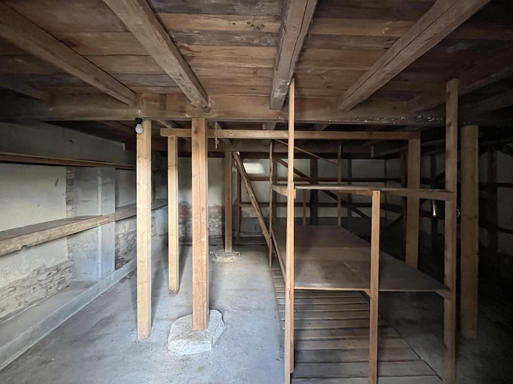 神戸市長田区丸山町の売買物件/暗い空間が制作空間として生かされる？！