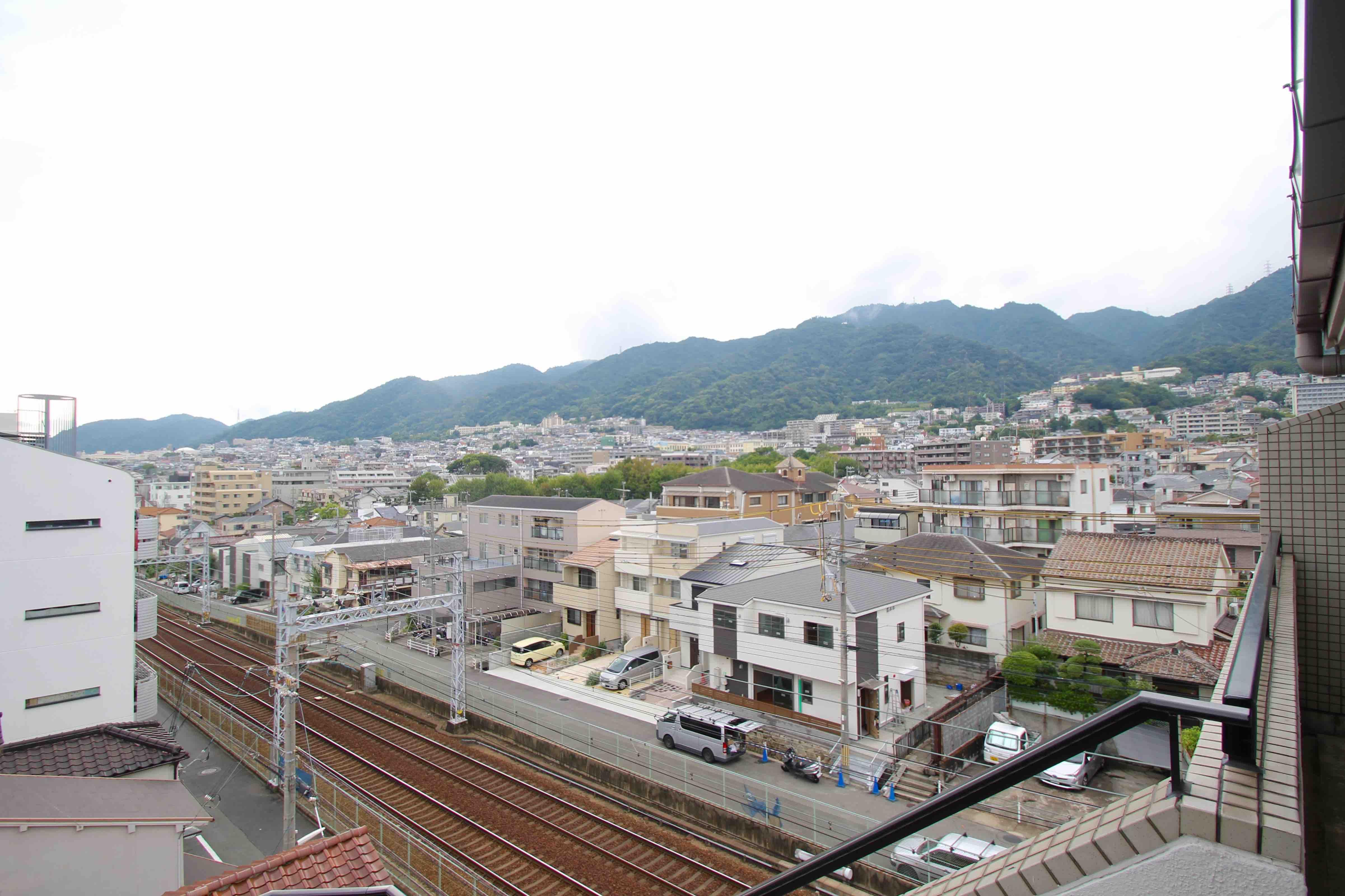 共用階段からは開放感のあるこの眺望