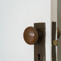 宝塚市長尾台の賃貸物件/ドアノブもオリジナルのままです