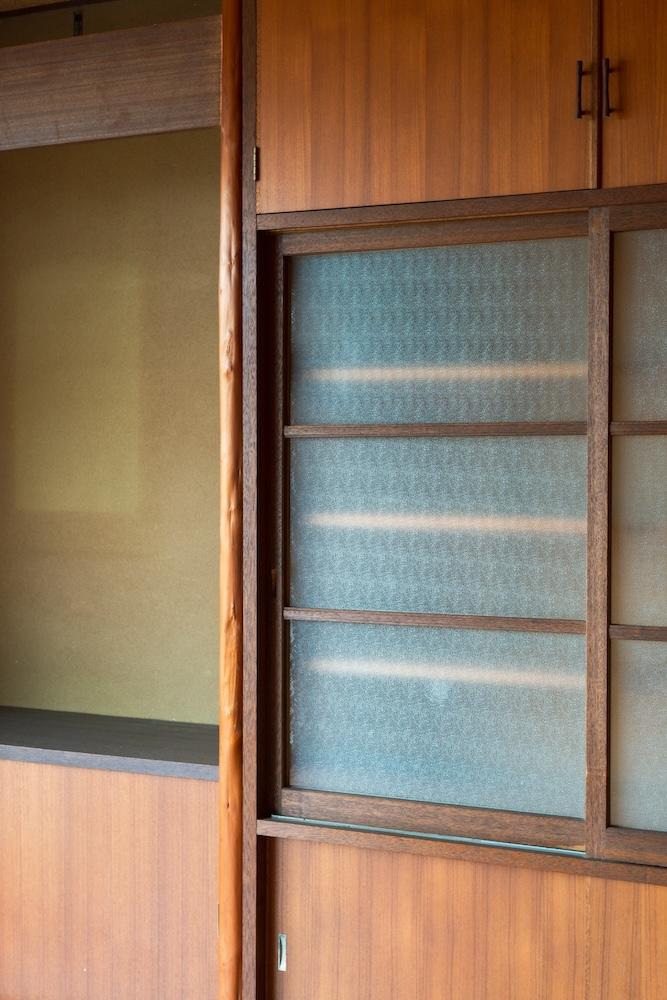 宝塚市長尾台の賃貸物件/造り付けの棚が趣あり