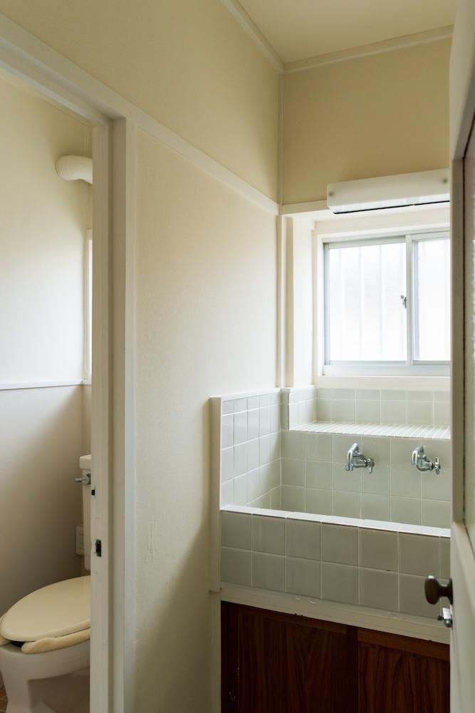 宝塚市長尾台の賃貸物件/タイル張りの洗面台