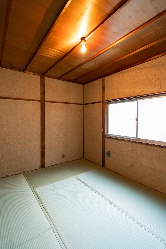 宝塚市長尾台の賃貸物件/2階　6畳の和室