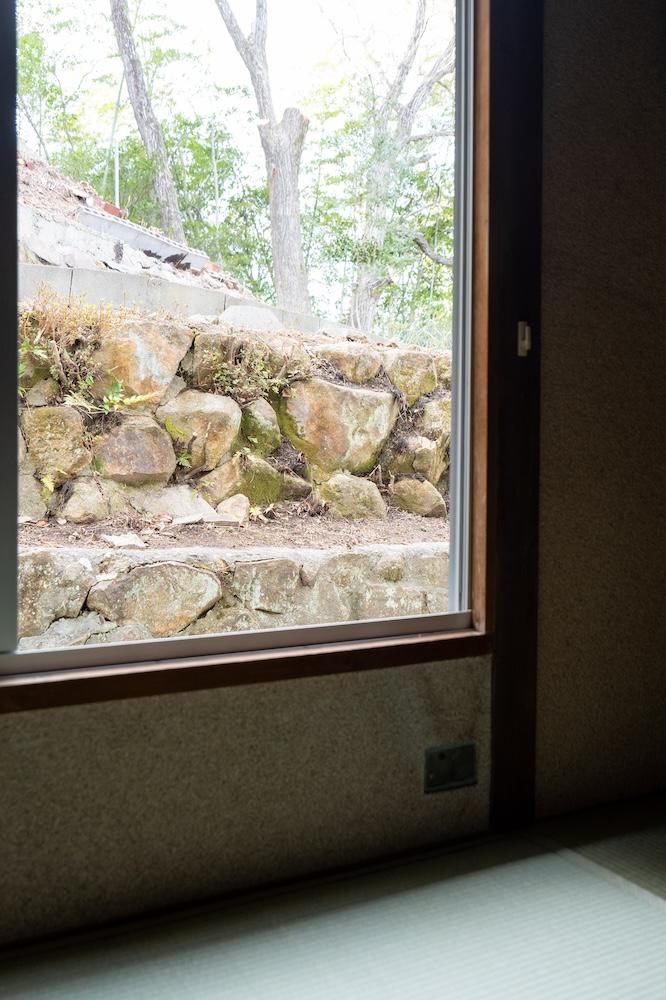 宝塚市長尾台の賃貸物件/キッチン横の和室から裏山を愛でる