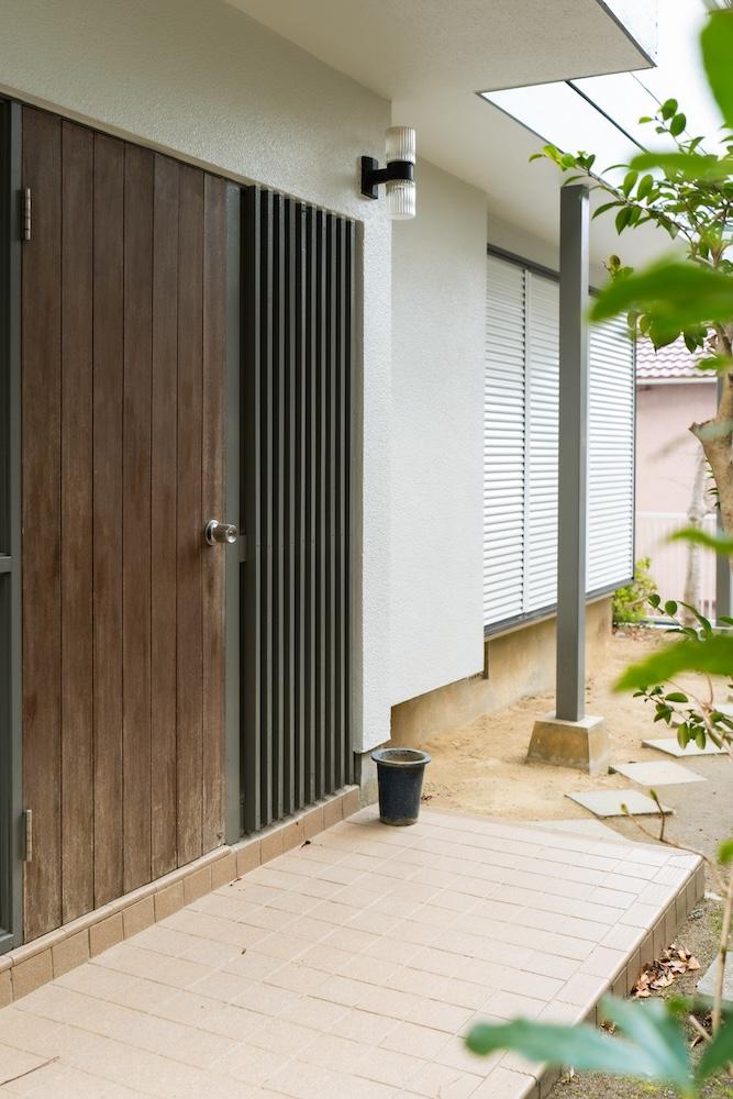 宝塚市長尾台の賃貸物件/木製の玄関扉が好き