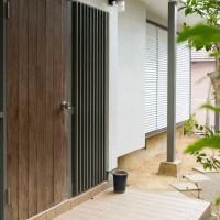 宝塚市長尾台の賃貸物件/木製の玄関扉が好き