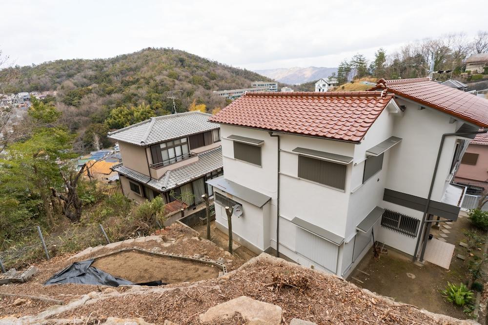 宝塚市長尾台の賃貸物件/家には裏山、遠景にも山並み