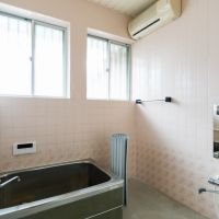 宝塚市長尾台の賃貸物件/淡いピンクタイルのお風呂