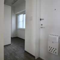 神戸市灘区篠原台の売買物件/土間玄関も広々としていて、ベンチも置けそう