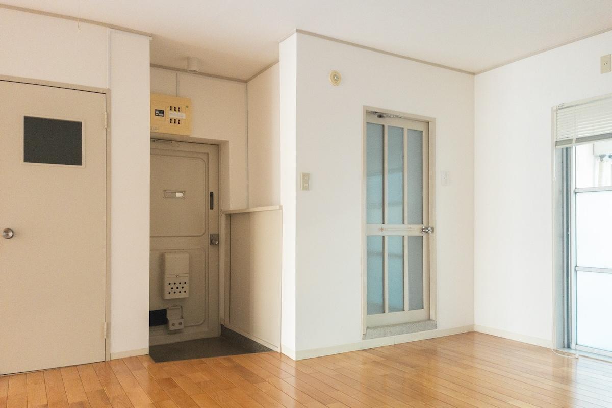 神戸市東灘区森北町の賃貸物件/建具や木部はアンティークアイボリー