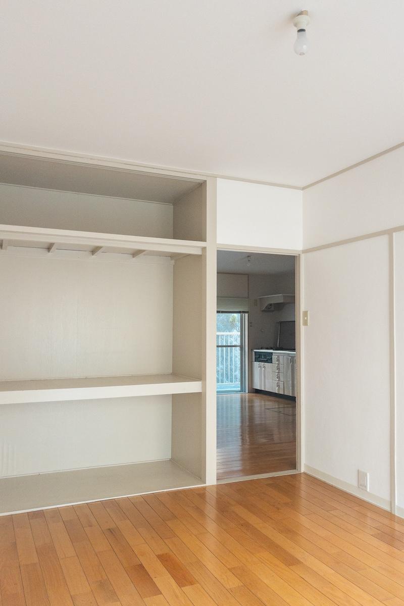 神戸市東灘区森北町の賃貸物件/オープンな押し入れは収納力あり。デスクにするのもいいかも