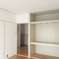 神戸市東灘区森北町の賃貸物件/襖を取っ払った押入れはオープンのままでもカーテンで目隠しするのもいい