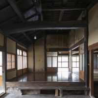 丹波篠山市中の賃貸物件/重厚な梁が印象的な、土間と板間