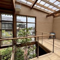 神戸市兵庫区山王町の賃貸物件/201: 吹き抜けが気持ち良い共用スペース。