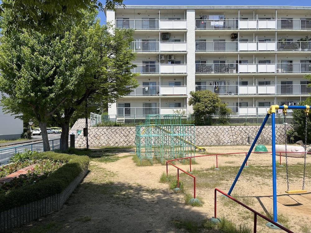 神戸市須磨区一ノ谷町の売買物件/団地と公園のある風景
