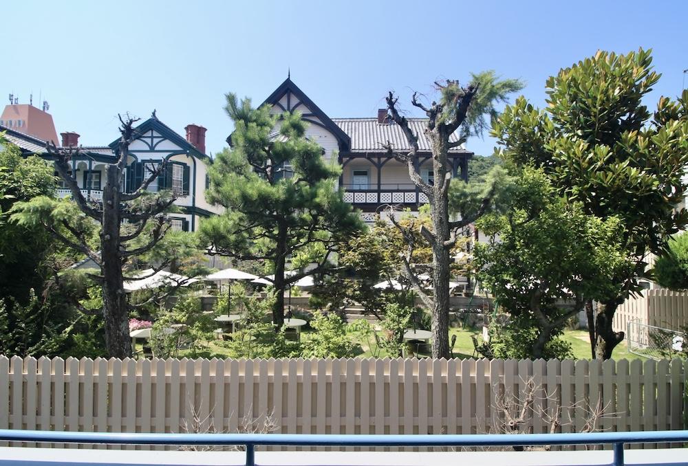 神戸市中央区山本通の賃貸物件/目の前にまさかの洋館2邸。洋館とお庭の借景、いただきます。