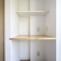 神戸市中央区山本通の賃貸物件/窓辺のデスク