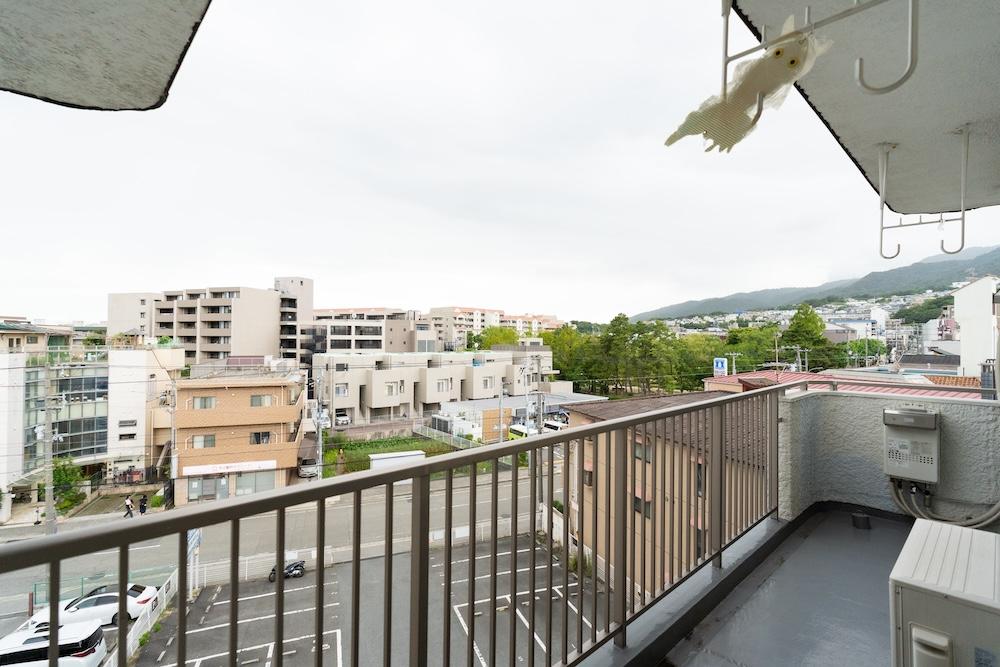 西宮市樋之池町の売買物件/バルコニーからの視界は抜け感があります