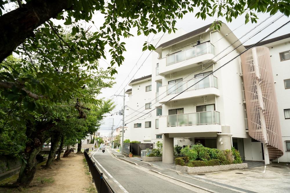 西宮市樋之池町の売買物件/桜並木沿いのレトロマンション