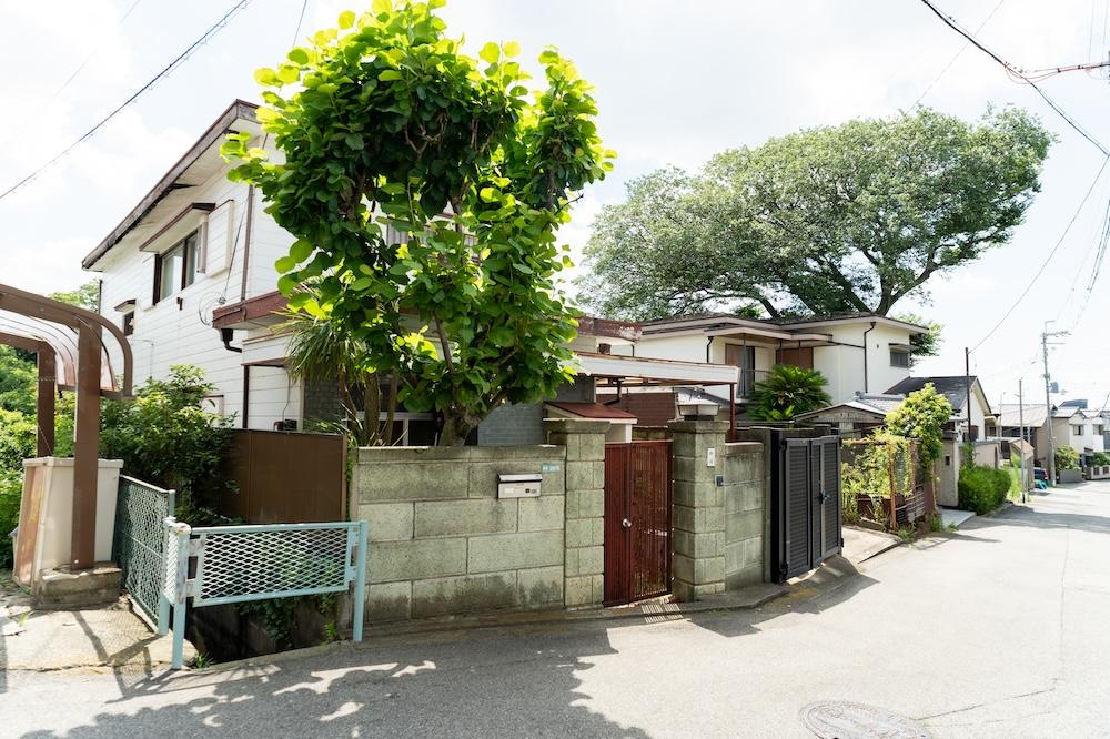 西宮市西平町の売買物件/片方には古家が残っています