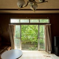 西宮市西平町の売買物件/古家の1階、川側の景色