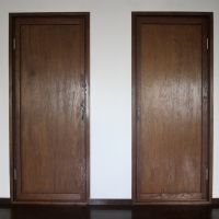 神戸市中央区北長狭通の賃貸物件/質感の良い木製建具