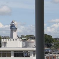 明石市中崎の売買物件/玄関側から見える時計台と銭湯の煙突(右側)