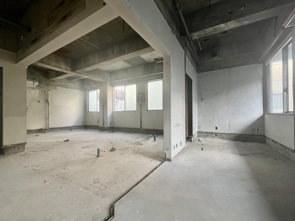 神戸市中央区花隈町の賃貸物件/無骨に剥き出しにされた躯体