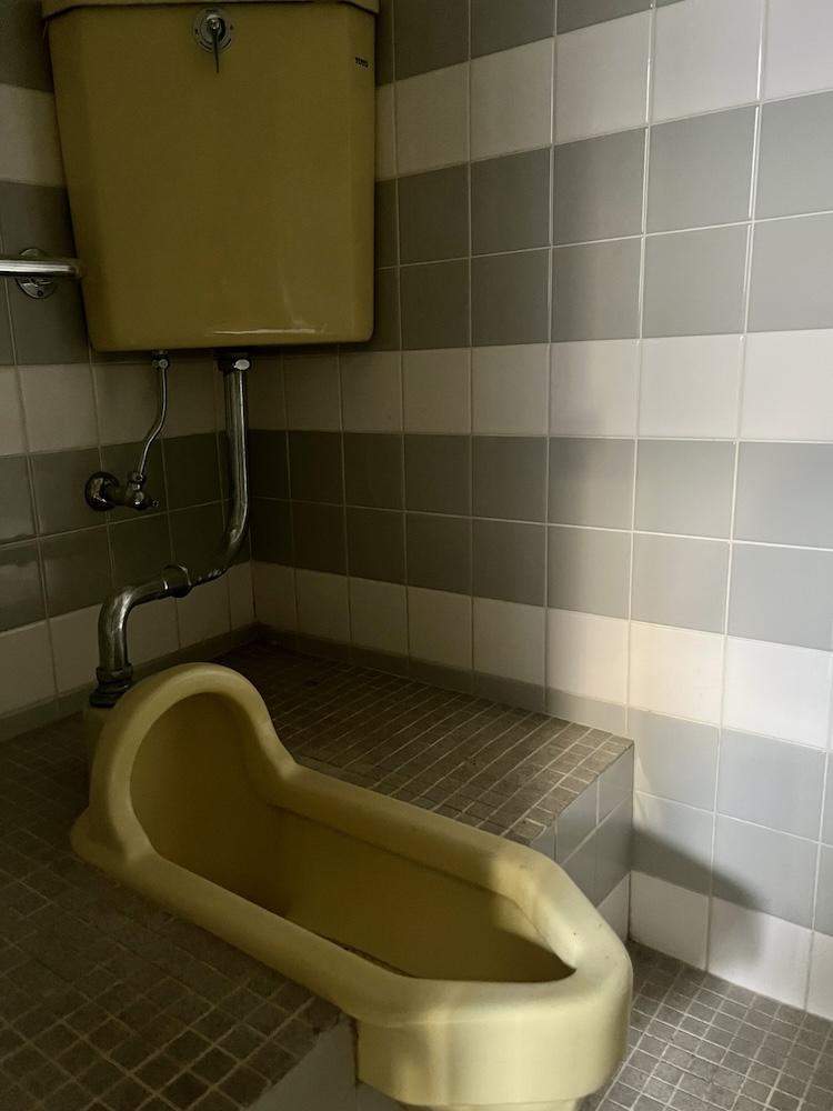 神戸市中央区花隈町の賃貸物件/トイレは和式です。