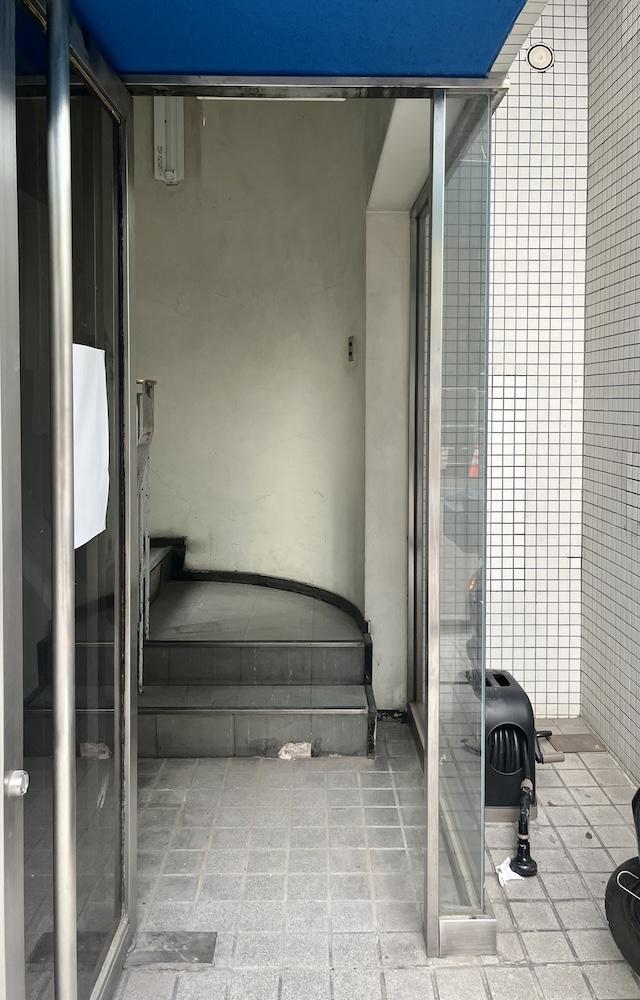 神戸市中央区花隈町の賃貸物件/正面エントランス