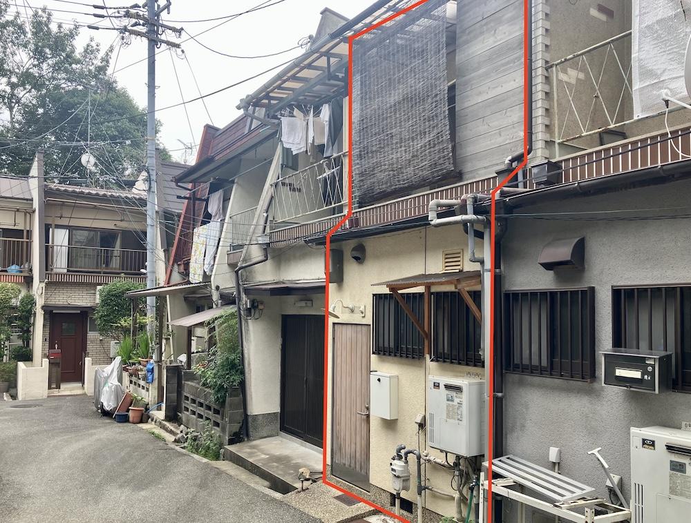 宝塚市清荒神の賃貸物件/連棟長屋の一角、赤枠内が本物件
