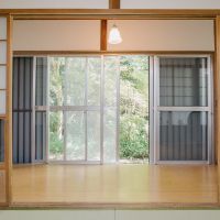 神戸市灘区六甲山町北六甲の売買物件/大きな窓からは中庭が。