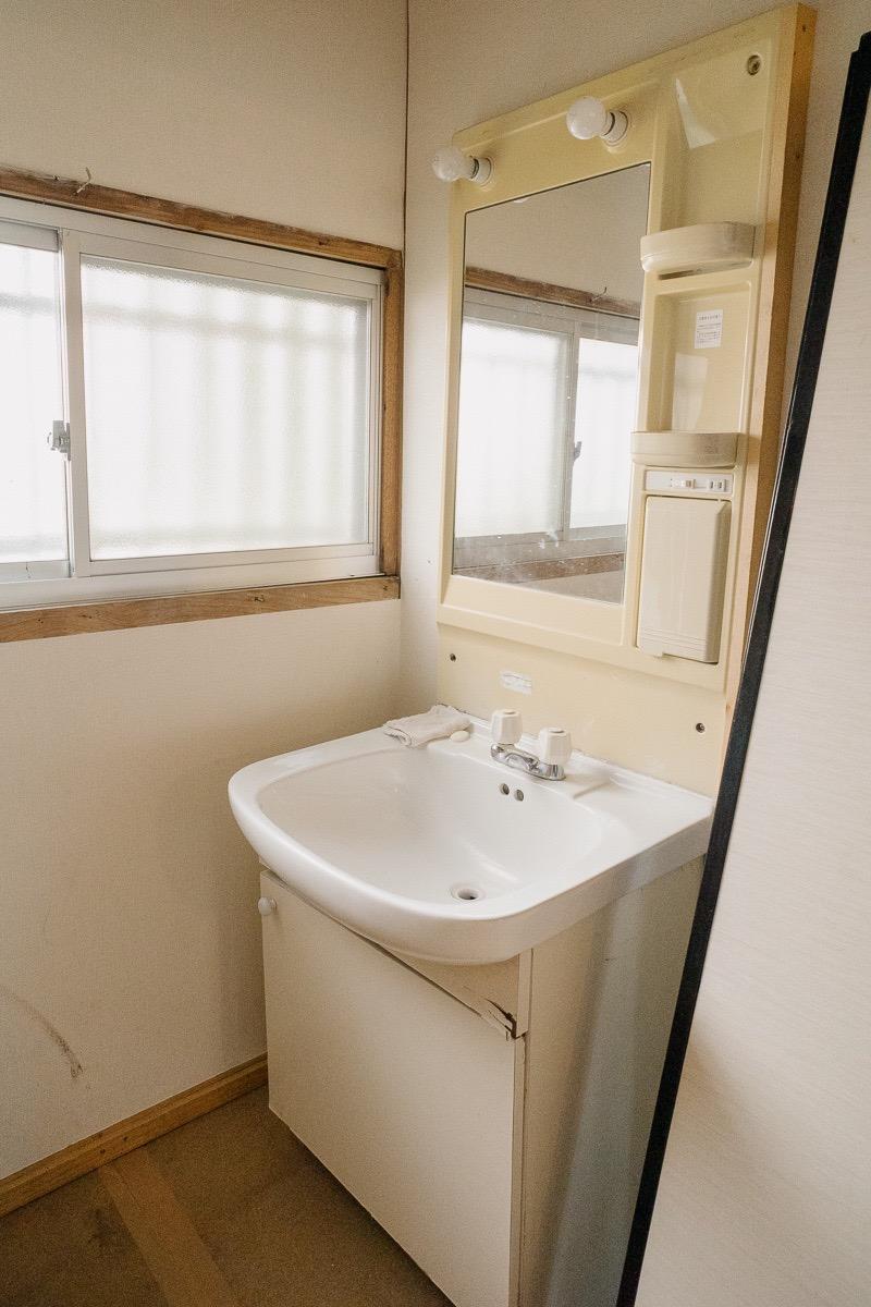 神戸市灘区六甲山町北六甲の売買物件/それぞれの宿泊棟にある洗面
