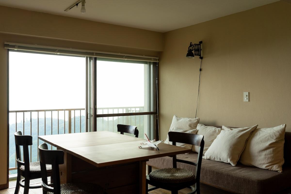 神戸市灘区六甲山町西谷山の売買物件/ゆっくりお茶の時間が楽しめそうなリビング