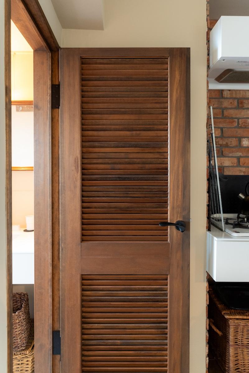 神戸市灘区六甲山町西谷山の売買物件/コロニアルなドアからも風がとおる