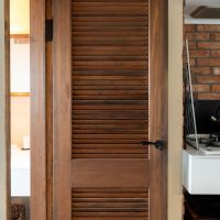 神戸市灘区六甲山町西谷山の売買物件/コロニアルなドアからも風がとおる