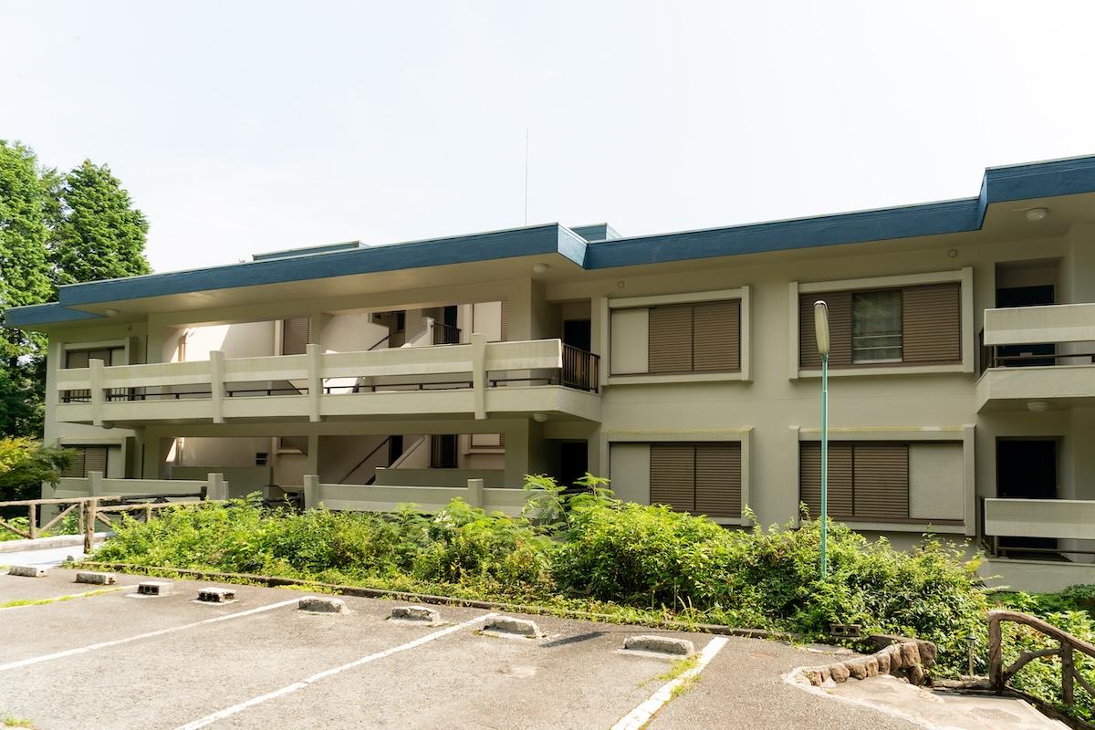 神戸市灘区六甲山町西谷山の売買物件/外観、フリースペースの駐車場が嬉しい