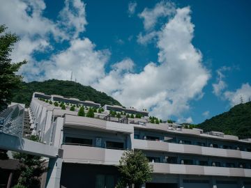 神戸市灘区篠原台の売買物件/麓の日常と高台の風