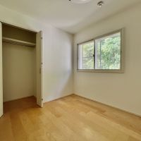 神戸市北区鈴蘭台南町の売買物件/個室。こちらの窓にも緑。