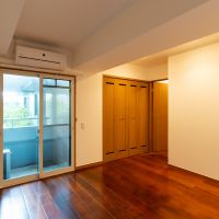 宝塚市花屋敷松ガ丘の賃貸物件/落ち着いた質感の寝室