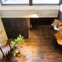 神戸市東灘区田中町の賃貸物件/コンクリートと木質感が相性◎　※入居中の写真