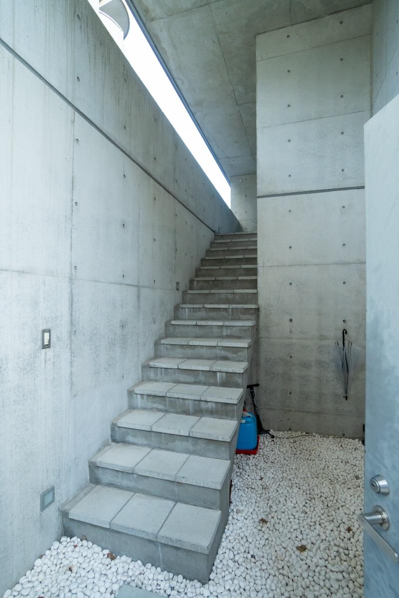 神戸市東灘区田中町の賃貸物件/玄関までのアプローチもかっこいい