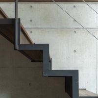 神戸市東灘区田中町の賃貸物件/スタイリッシュな階段