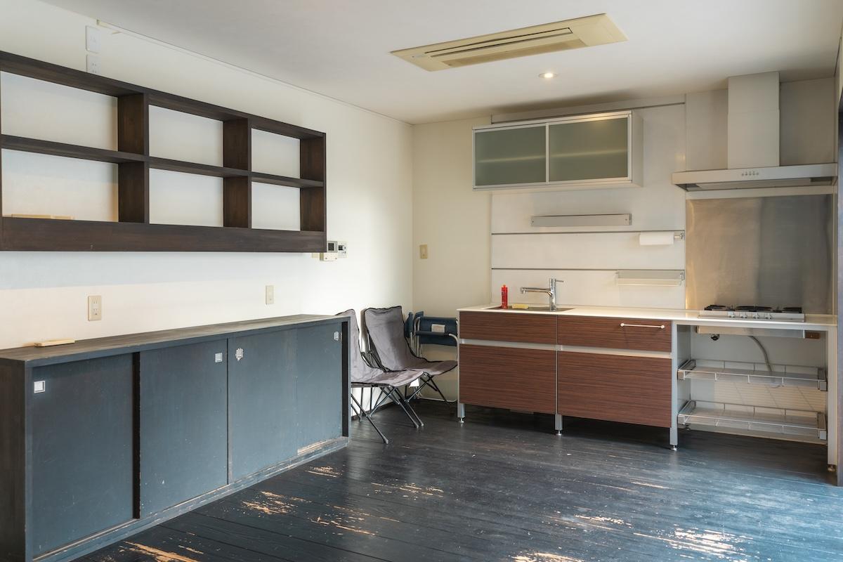 神戸市東灘区田中町の賃貸物件/造り付け棚もあり使いやすそうなダイニングキッチン